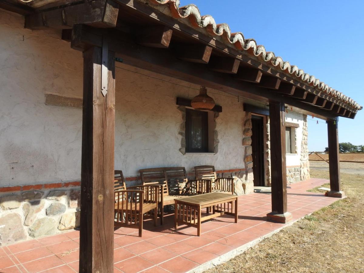 Eco-Lodge En La Reserva Privada Campanarios De Azaba - Proyecto De Conservacion Espeja Exterior photo
