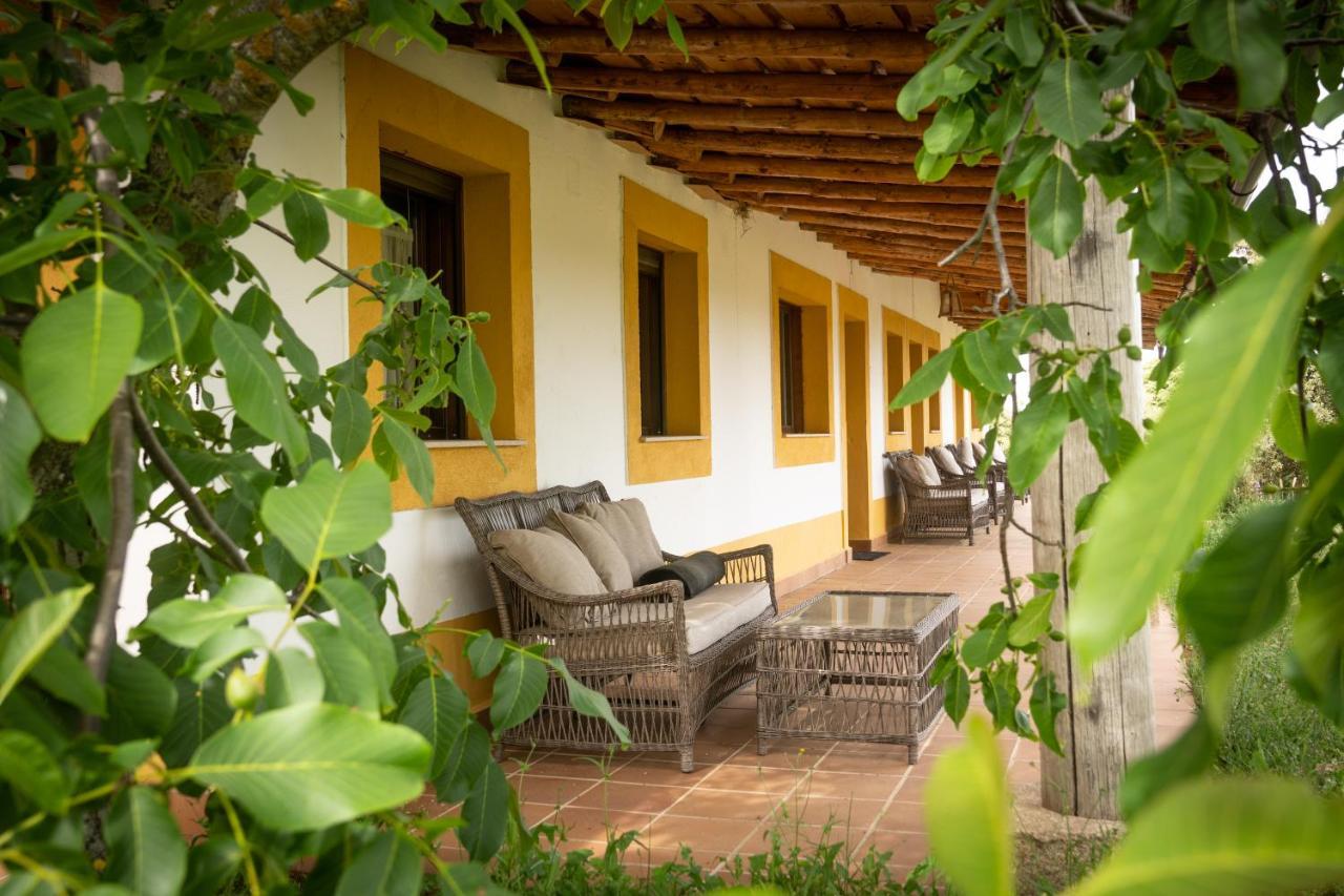 Eco-Lodge En La Reserva Privada Campanarios De Azaba - Proyecto De Conservacion Espeja Exterior photo